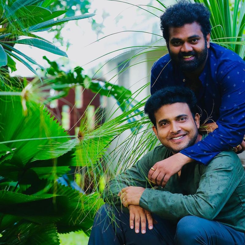 మా ముగ్గురి మధ్య కూడా విబేధాలు వస్తూ ఉంటాయి. ఒకరినొకరం తిట్టుకుంటాం కూడా... అయితే వేరే వాళ్లకు ఛాన్స్ ఇవ్వకుండా తిట్టుకోవడం, కలిసిపోవడం చేస్తూ ఉంటాం. అలా విబేధాలు తలెత్తినా విడిపోయే అంత వరకు వెళ్లవు అని అన్నారు.