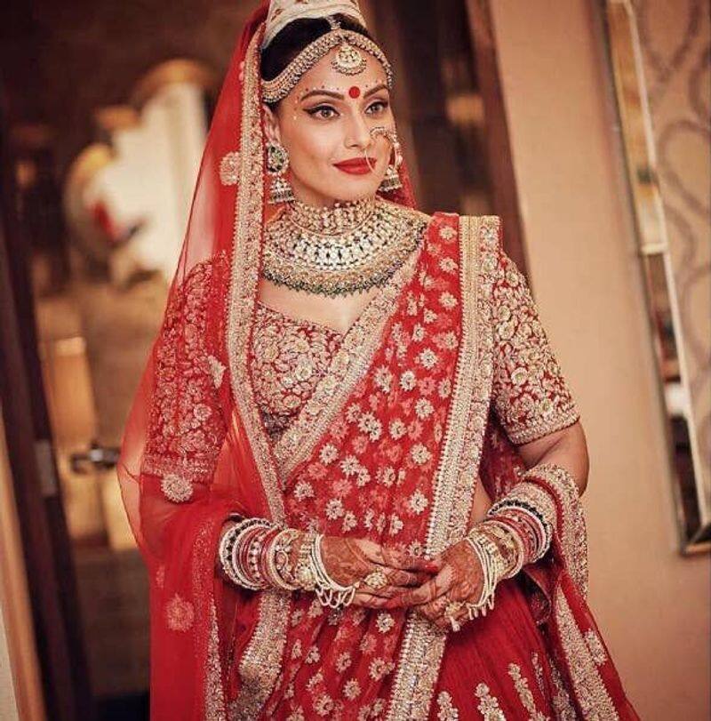 Aishwarya rai wedding saree cost sale