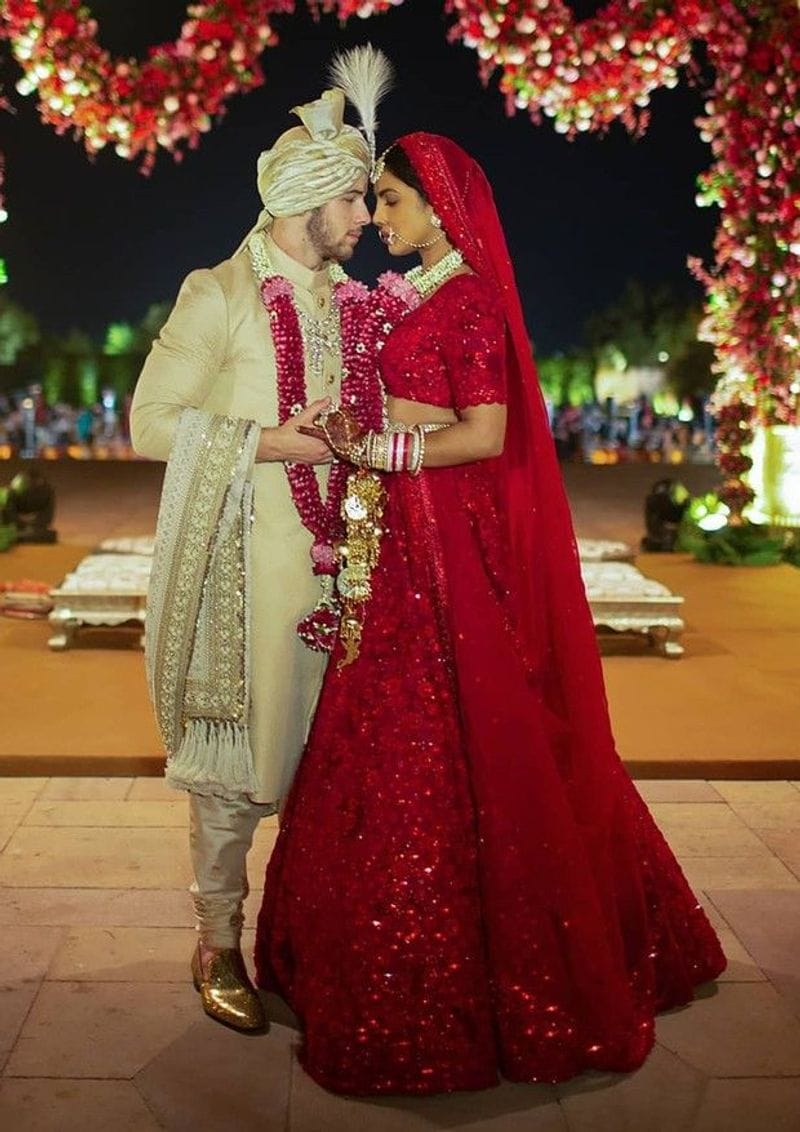 These details about Anushka Sharma's wedding lehenga will blow your mind |  Filmfare.com