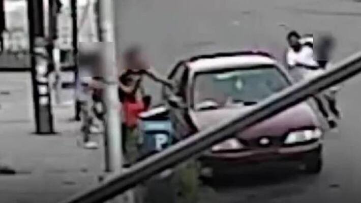 stranger tries to kidnap kid mum resist stranger tries to kidnap kid mum resist