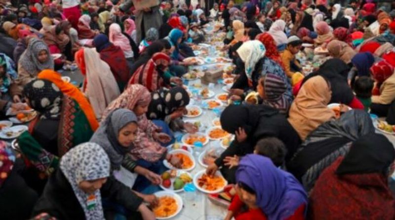 क्या ये हिमालय कंपनी का मालिक है?
नहीं। हिमालय की वेबसाइट पर सर्च करने पर पता चला कि इसके फाउंडर और मालिक मोहम्मद मनाल है, जिनकी मृत्यु 1986 में हो गई थी।
