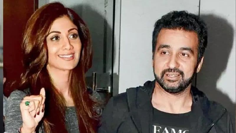 राज कुंद्रा का नाम अंडरवर्ल्ड से भी जुड़ चुका है। उनका नाम इकबाल मिर्ची नाम के डॉन के साथ जोड़ा गया था। 2019 में प्रवर्तन निदेशालय ने उनसे 10 घंटे पूछताछ भी की थी। हालांकि, पूछताछ में राज ने कहा था कि उनका अंडरवर्ल्ड से कभी कोई नाता नहीं रहा। 