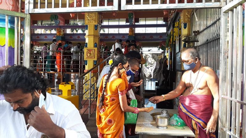 ఆషాఢ మాస ఏకాదశి తొలి ఏకాదశిగా (ఆషాఢ శుద్ధ ఏకాదశిగా) జరుపుకుంటారు. దీనినే “శయన ఏకాదశి, ప్రధమ ఏకాదశి, హరివాసరం” అని కూడా అంటారు. ఈ రోజు నుంచి మహావిష్ణువు పాల సముద్రంలో శేషపాన్పుపై శయనిస్తాడు. కనుక దీన్ని “శయన ఏకాదశి” అంటారు. ఈ ఏకాదశిని ప్రకృతిలో జరిగే మార్పులకు సంకేతంగా చెప్పుకోవచ్చు. ఉత్తర దిశగా ఉన్న సూర్యుడు ఈరోజు నుండి దక్షిణ దిశకు వాలుతున్నట్టు కనిపిస్తాడు. కాబట్టి ఈ రోజు దక్షిణాయన ప్రారంభాన్ని సూచిస్తుంది. అంతేగాక ఇవాళ్టి నుండి చాతుర్మాస్య వ్రతం కూడా ప్రారంభమౌతుంది.