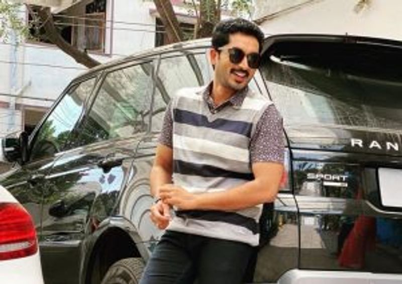 ప్రస్తుతం నిరుపమ్ ఒక్కో సీరియల్కి రోజుకి 22వేలు పారితోషికంగా అందుకుంటున్నారట. ప్రస్తుతం ఆయన మూడు సీరియల్స్ చేస్తున్నారు. ఈ మూడింటికి కలిపి దాదాపు అరవై వేలు రోజుకి వస్తున్నట్టు సమాచారం.