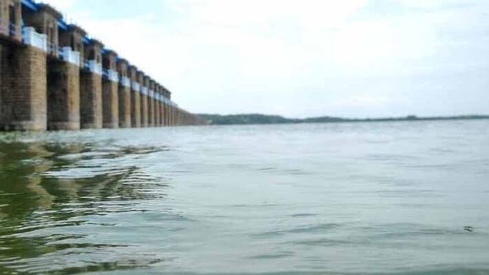 Heavy rains in Hyderabad, Osman Sagar, Himayat Sagar twin reservoirs gates lifted Heavy rains in Hyderabad, Osman Sagar, Himayat Sagar twin reservoirs gates lifted