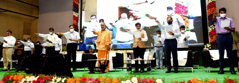 ఈ కార్యక్రమంలో సోషల్ ఫారెస్ట్ హెడ్, పిసిసిఎఫ్ చిరంజీవి చౌదరి, పిఆర్ కమిషనర్ గిరిజా శంకర్, ఇఎఫ్ఎస్టి చలపతి, హార్టీకల్చర్ కమిషనర్ శ్రీధర్, రూరల్ డెవలప్మెంట్ స్పెషల్ కమిషనర్ నవీన్, సెర్ప్ సిఇఓ, రాజాబాబు, నరేగా డైరెక్టర్ చిన్నతాతయ్య తదితరులు పాల్గొన్నారు.