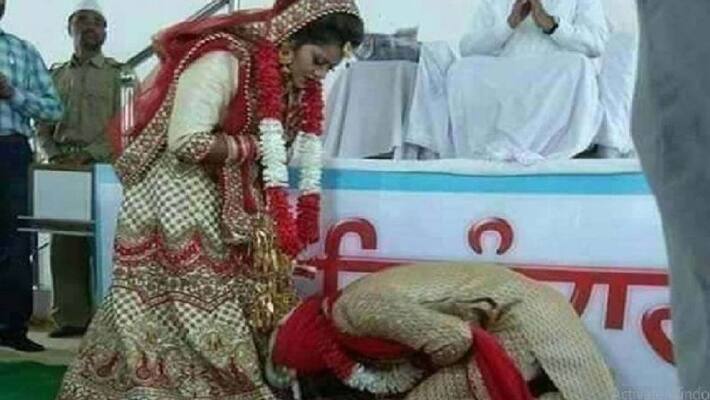 Photo of a Groom Touching his Bride Feet Goes Viral bpsb Photo of a Groom Touching his Bride Feet Goes Viral bpsb