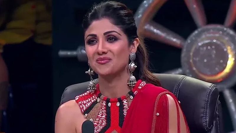 మొబైల్ యాప్ ల ద్వారా అశ్లీల చిత్రాలను ప్రసారం చేయడానికి సంబంధించిన కేసులో భార్య శిల్పా శెట్టి ప్రమేయం కూడా ఉందా అనే విషయంలో జాయింట్ పోలీస్ కమిషనర్ (క్రైమ్) మిలింద్ భరంబే మాట్లాడుతూ... ‘పోర్న్ ఫిల్మ్స్ కేసులో శిల్పాశెట్టి పాత్ర విషయంలో ఇప్పటివరకు ఎలాంటి ఆధారాలు పోలీసులకు దొరకలేదు’ అని ఆయన విలేకరుల సమావేశంలో చెప్పారు.