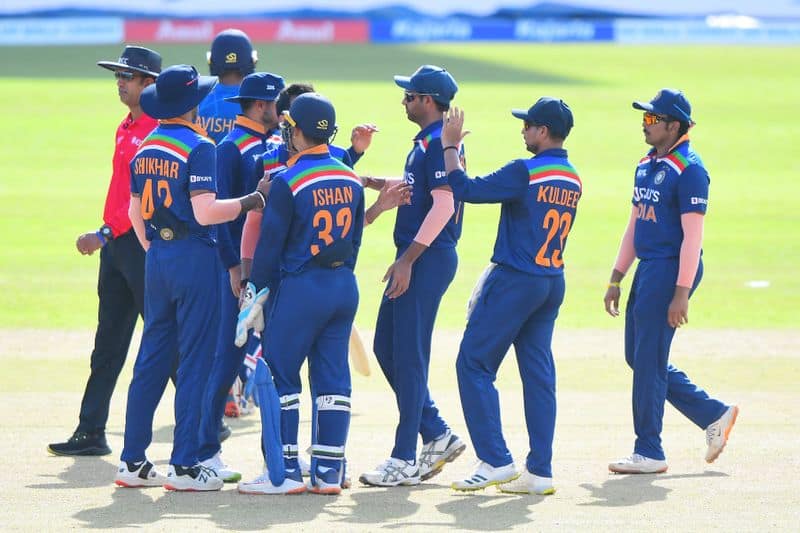 India lost five wickets in Second Odi against Sri Lanka