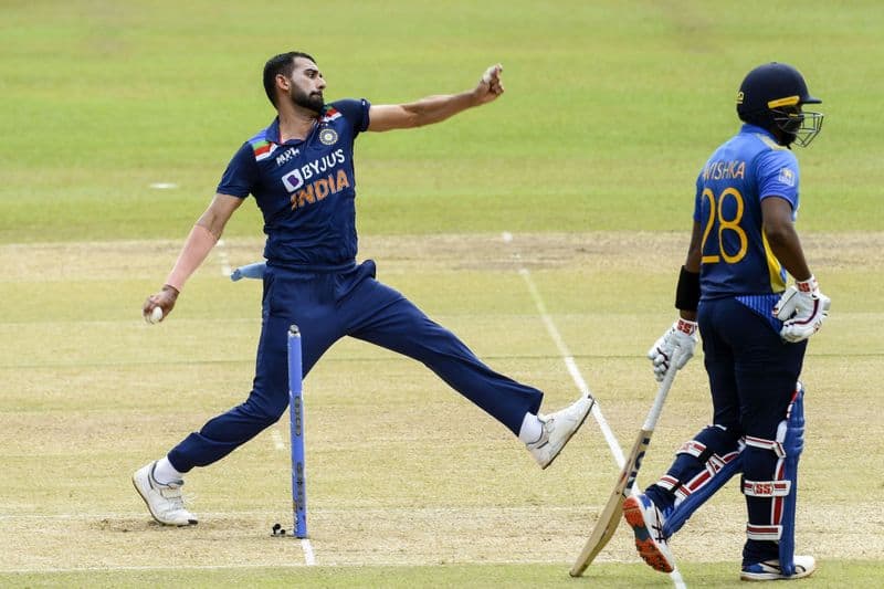 India lost five wickets in Second Odi against Sri Lanka