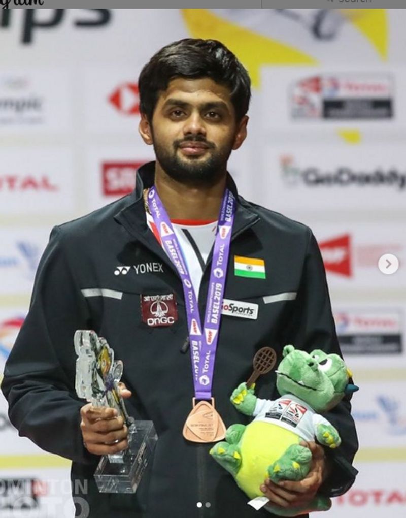 2010ರ ಬಿಡಬ್ಲ್ಯೂಎಫ್ ಜ್ಯೂನಿಯರ್ ವರ್ಲ್ಡ್ ಚಾಂಪಿಯನಶಿಪ್ನಲ್ಲಿ ಸಹ ಕಂಚಿನ ಪದಕವನ್ನು ಗೆದ್ದಿದ್ದಾರೆ.