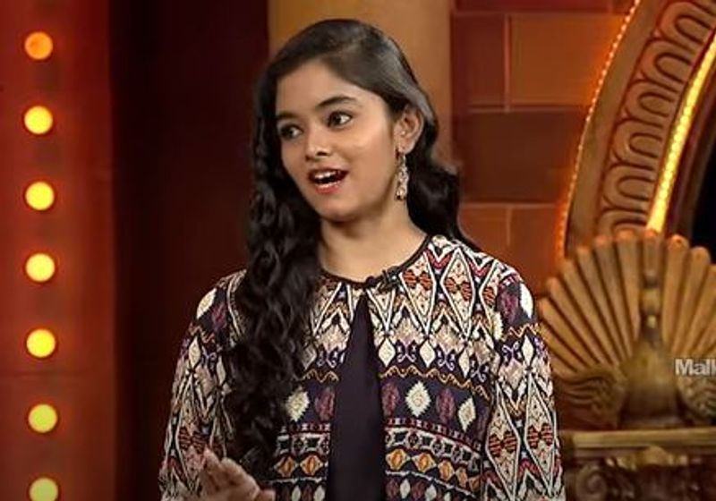 మీ నెక్ట్స్ సీజన్ ఎప్పుడు అడిగింది రష్మీ. దీనికి మేఘా స్పందిస్తూ అది సరేగానీ `రష్మీ వెడ్ సుధీర్` ఎప్పుడూ అని స్టేజ్పైనే ప్రశ్నించింది.