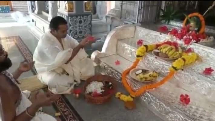 hyderabad businessman donates silver steps to visakha sharadha peetam akp hyderabad businessman donates silver steps to visakha sharadha peetam akp