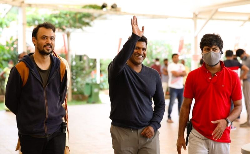 ಲಿಖಿತ್ ಶೆಟ್ಟಿ ಹಾಗೂ ಅಮೃತಾ ಅಯ್ಯಂಗಾರ್ ಮುಖ್ಯಪಾತ್ರದಲ್ಲಿ ನಟಿಸಿರುವ ಈ ಚಿತ್ರವನ್ನು ಪುನೀತ್ ರಾಜ್ಕುಮಾರ್ ತಮ್ಮ ಪಿಆರ್ಕೆ ಪ್ರೊಡಕ್ಷನ್ಸ್ ಮೂಲಕ ನಿರ್ಮಿಸುತ್ತಿದ್ದಾರೆ.