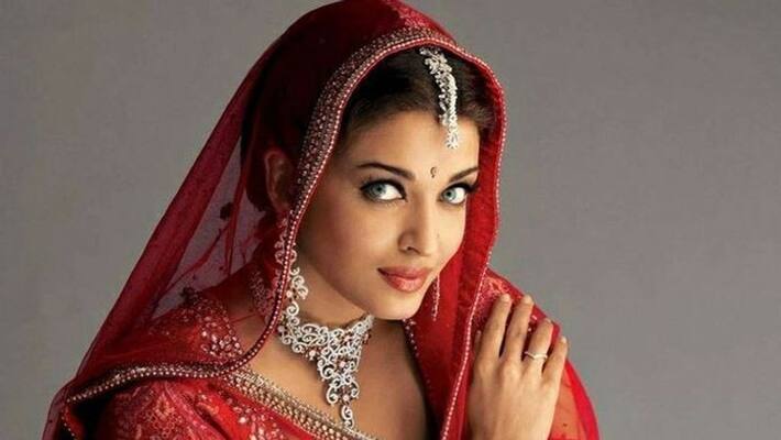 aishwarya rai bachchan shared first photo of her 500 crore budget upcoming film ponniyin selvan KPJ aishwarya rai bachchan shared first photo of her 500 crore budget upcoming film ponniyin selvan KPJ