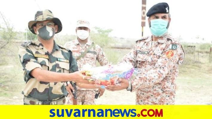 BSF and Pakistan Rangers exchange sweets at Indo Pak borders on Eid dpl BSF and Pakistan Rangers exchange sweets at Indo Pak borders on Eid dpl