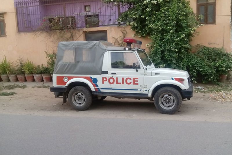 किसी भी थाने में पुलिस अफसर FIR लिखने से मना नहीं कर सकता है। अगर कोई पुलिसवाला ऐसा करता है तो उसे 6 महीने से लेकर 1 साल तक की जेल हो सकती है। ये IPC की धारा 166 A के अंतर्गत आता है।