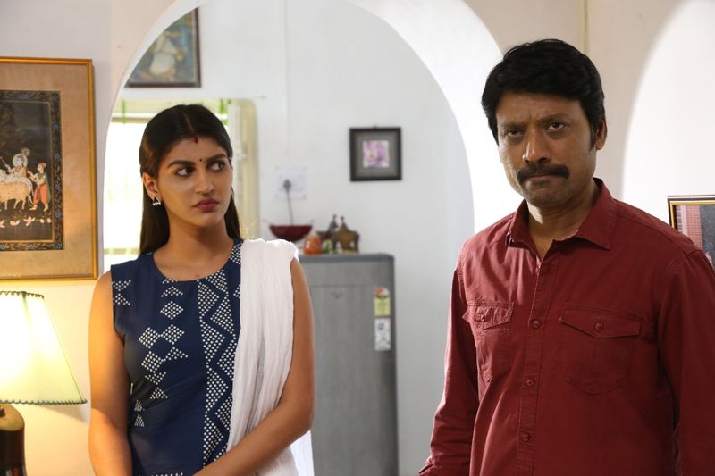 மேலும் மொட்டை ராஜேந்திரன், சார்லஸ் வினோத், வின்சென்ட் அசோகன், இராஜசிம்மன், மோகன் வைத்யா, சேஷு, TSR, ராம்ஜி, ஜெயச்சந்திரன், உள்ளிட்ட மிக பெரிய நட்சத்திர பட்டாளமே படத்தில் நடித்துள்ளது.