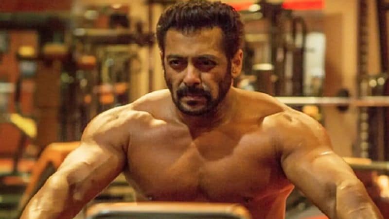कुछ घंटों में ही वीडियो पर 32 लाख से ज्यादा व्यूज आ चुके हैं। बता दें कि टाइगर फ्रेंचाइजी एक स्पाई फिल्मों की सीरीज है, जिसका पहला पार्ट एक था टाइगर 2012 में आया था। इसका डायरेक्शन कबीर खान ने किया था। पहली फिल्म की सफलता के बाद मेकर्स ने 2017 में फिल्म का दूसरा पार्ट टाइगर जिंदा है रिलीज किया था। इसका डायरेक्शन अली अब्बास जफर ने किया है।