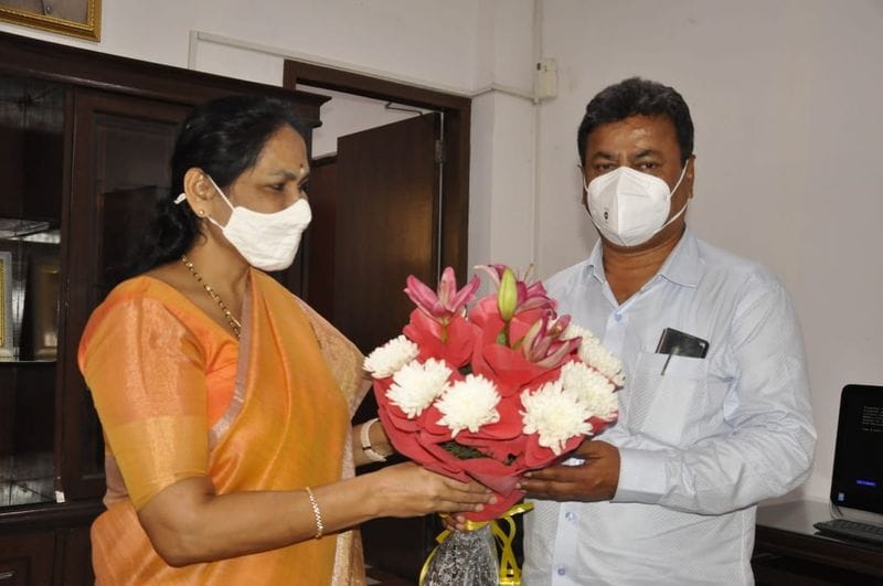 ನವದೆಹಲಿಯಲ್ಲಿ ಕೇಂದ್ರ ಕೃಷಿ ಮತ್ತು ರೈತರ ಕಲ್ಯಾಣ ರಾಜ್ಯ ಖಾತೆ ಸಚಿವೆ ಶೋಭಾ ಕರಂದ್ಲಾಜೆ ಅವರನ್ನ ಭೇಟಿ ಮಾಡಿ ಶುಭಕೋರಿದರು,