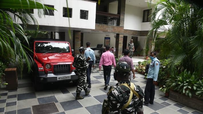 Income tax department raids 30 places in Tamil Nadu on income tax evasion complaint Income tax department raids 30 places in Tamil Nadu on income tax evasion complaint