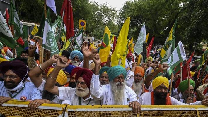 Find solution to blockade of roads in Delhi, Noida due to farmers' protest: SC tells Centre-dnm Find solution to blockade of roads in Delhi, Noida due to farmers' protest: SC tells Centre-dnm