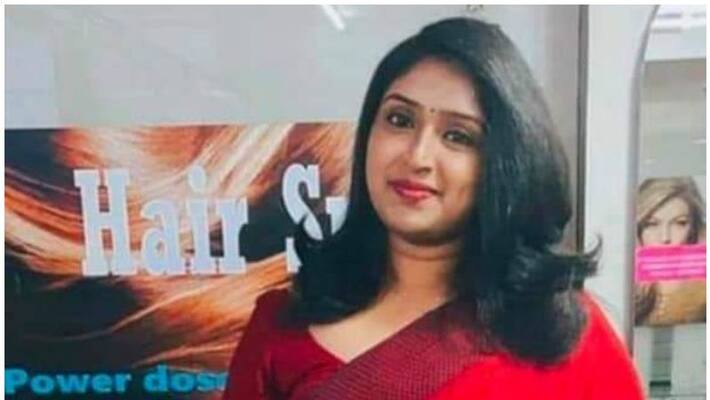 fake advocate sessy xavier came to take bail in alappuzha court fake advocate sessy xavier came to take bail in alappuzha court