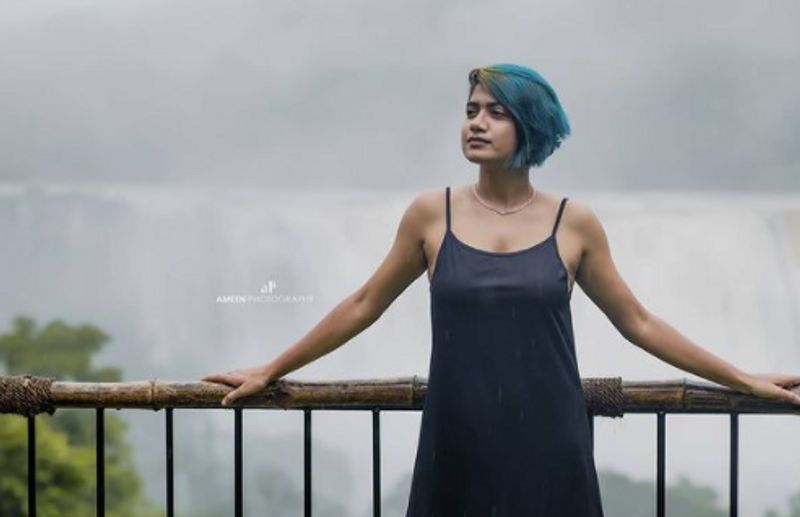 ആനന്ദം എന്ന സിനിമയിലൂടെയാണ് അനാര്ക്കലി മരിക്കാര് ആദ്യം വെള്ളിത്തിരയിലെത്തിയത്.