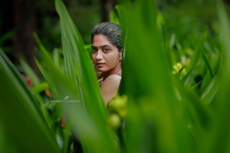 ഷെയ്ഡ്സ് ഓഫ് ഗ്രീൻ എന്നാണ് ഫോട്ടോയ്ക്ക് ക്യാപ്ഷൻ എഴുതിയിരിക്കുന്നത്.