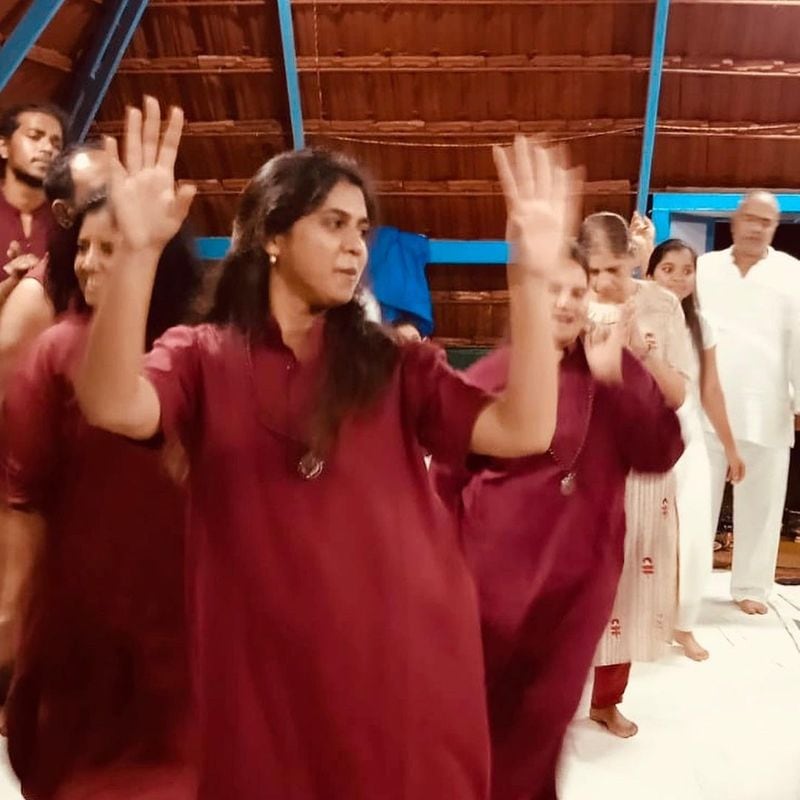 ಬಿಗ್ ಬಾಸ್ ಮೂಲಕ ಗಮನ ಸೆಳೆದಿದ್ದ ಚೈತ್ರಾ ತಾವು ಸನ್ಯಾಸಿನಿ ಆಗಿಲ್ಲ ಎಂದು ಸ್ಪಷ್ಟಪಡಿಸಿದ್ದಾರೆ. 
