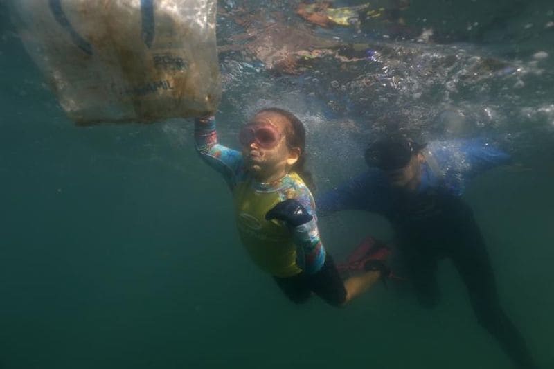 Nina a four year old girl try to remove marine plastic waste