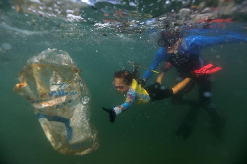 Nina a four year old girl try to remove marine plastic waste