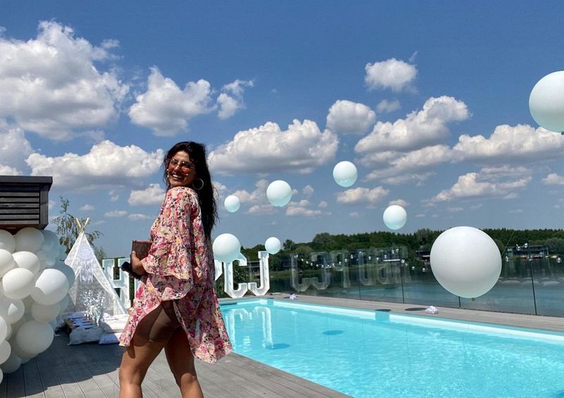 globle beauty priyanka chopra sales her crors properties what happened arj
