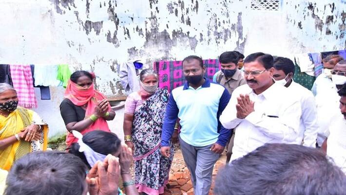 singireddy niranjan reddy visits lavanya family in wanaparthy - bsb singireddy niranjan reddy visits lavanya family in wanaparthy - bsb