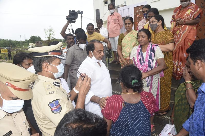 indrakaran reddy visits flood affected colonies in nirmal akp