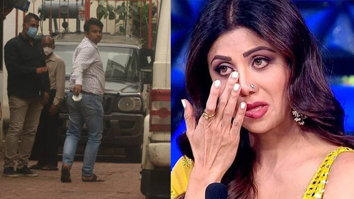 mumbai police crime branch team reach shilpa shetty residence KPJ mumbai police crime branch team reach shilpa shetty residence KPJ