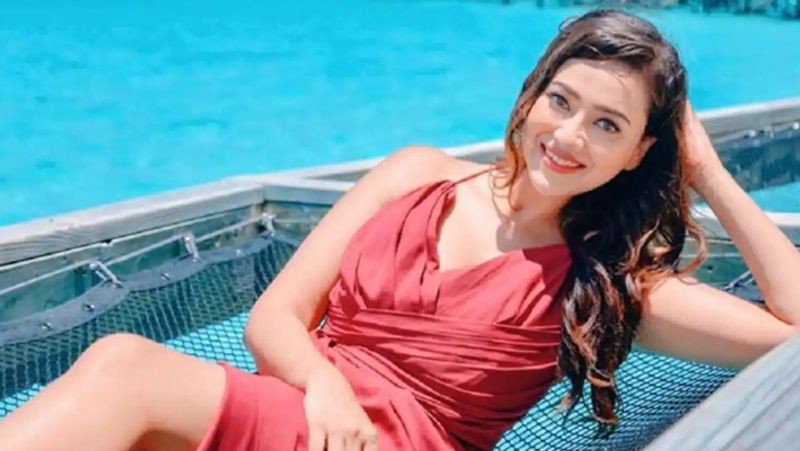 mithun chakraborty daughter in law madalsa sharma and husband mahaakshay chakraborty funny video KPJ