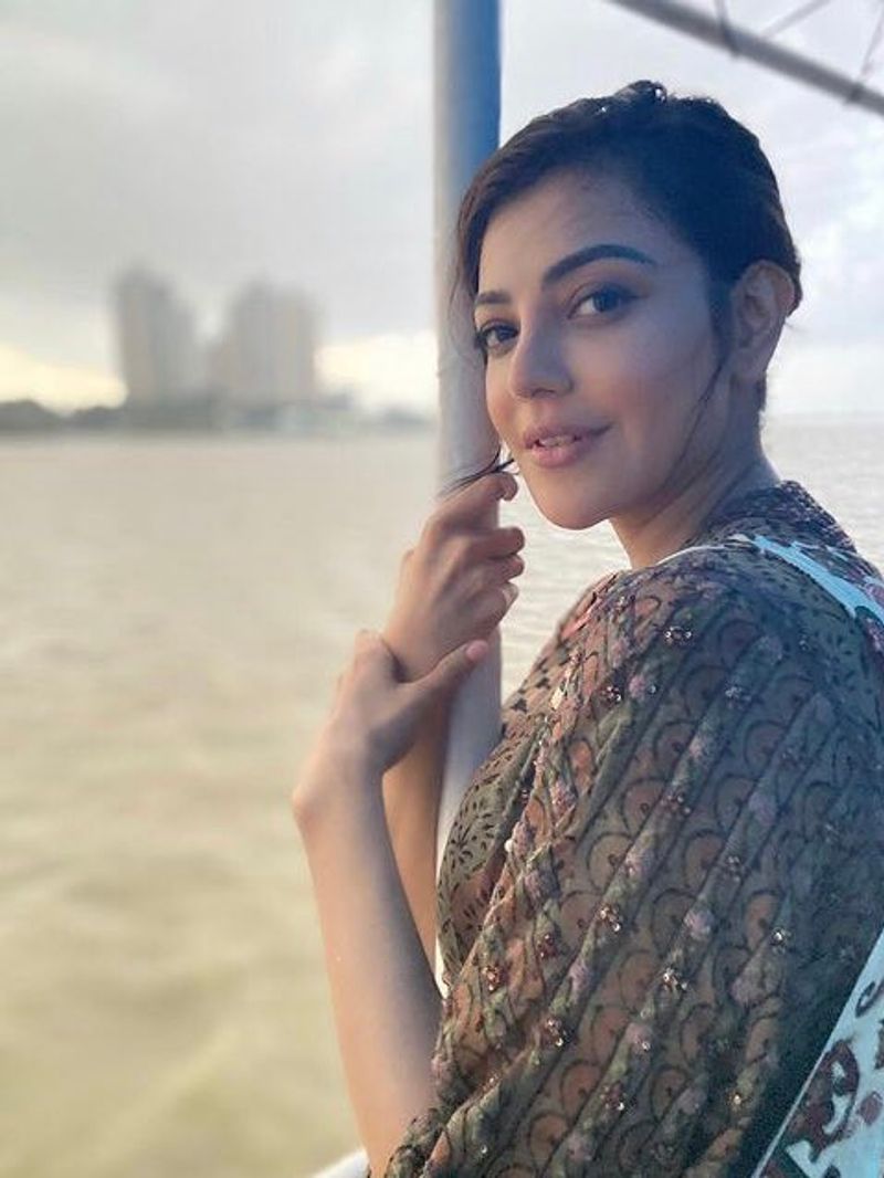 kajal thighs show in vintage look sizzling photos viral arj