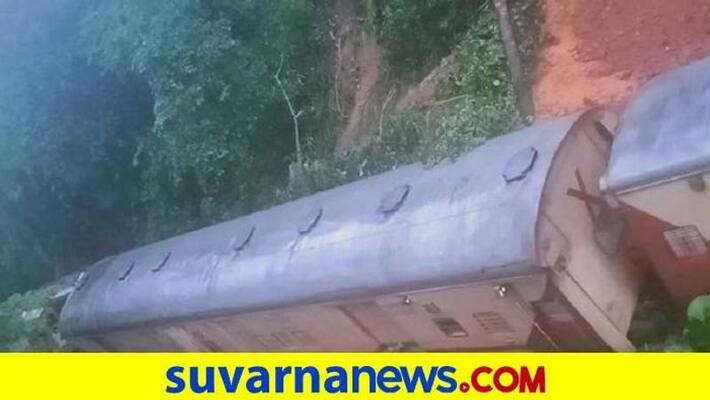 Passengers Faces Problems for Landslide Near Castlerock in Uttara Kannada grg Passengers Faces Problems for Landslide Near Castlerock in Uttara Kannada grg
