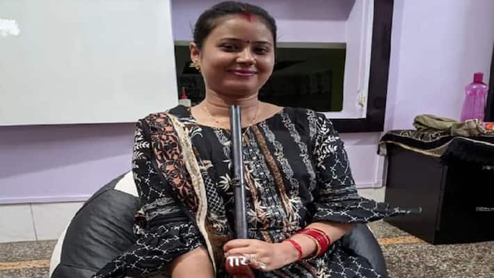 Uttar Pradesh Woman shoots self in Hardoi while clicking selfie with gun mah Uttar Pradesh Woman shoots self in Hardoi while clicking selfie with gun mah