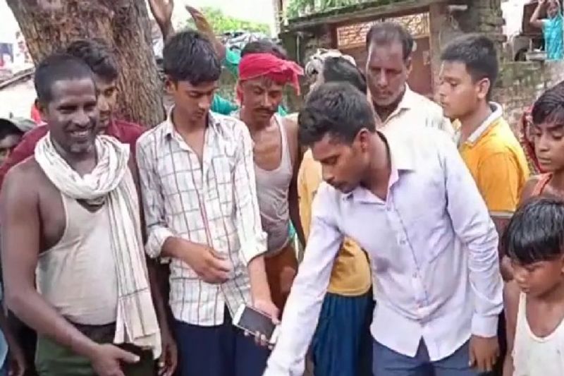 uttar pradesh news 40 snakes and 90 eggs found in a house in 3 days at sant kabirnagar kpr