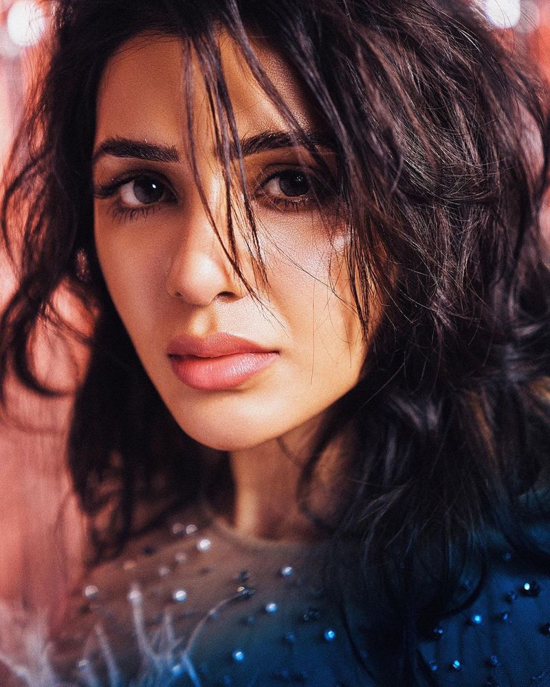 samantha gives big shock to akkineni family removes akkineni surname ksr