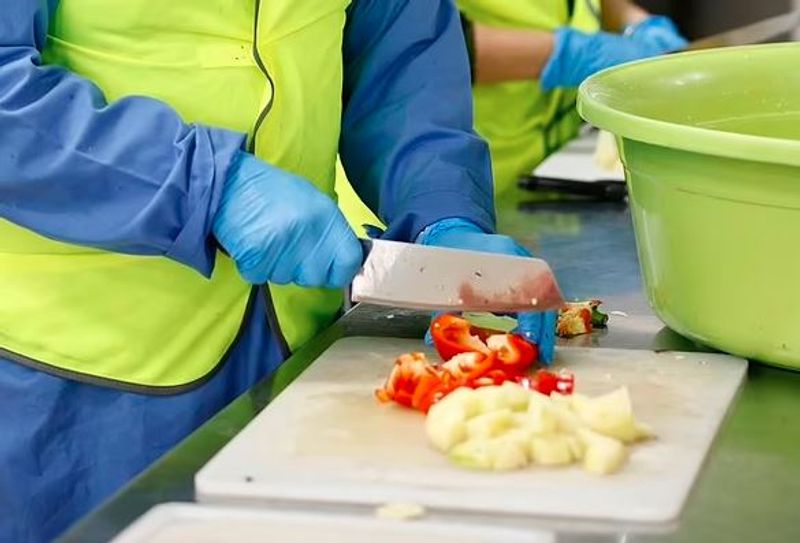 Melbourne Sikh community volunteers distributed free food to people during the lockdown kpn