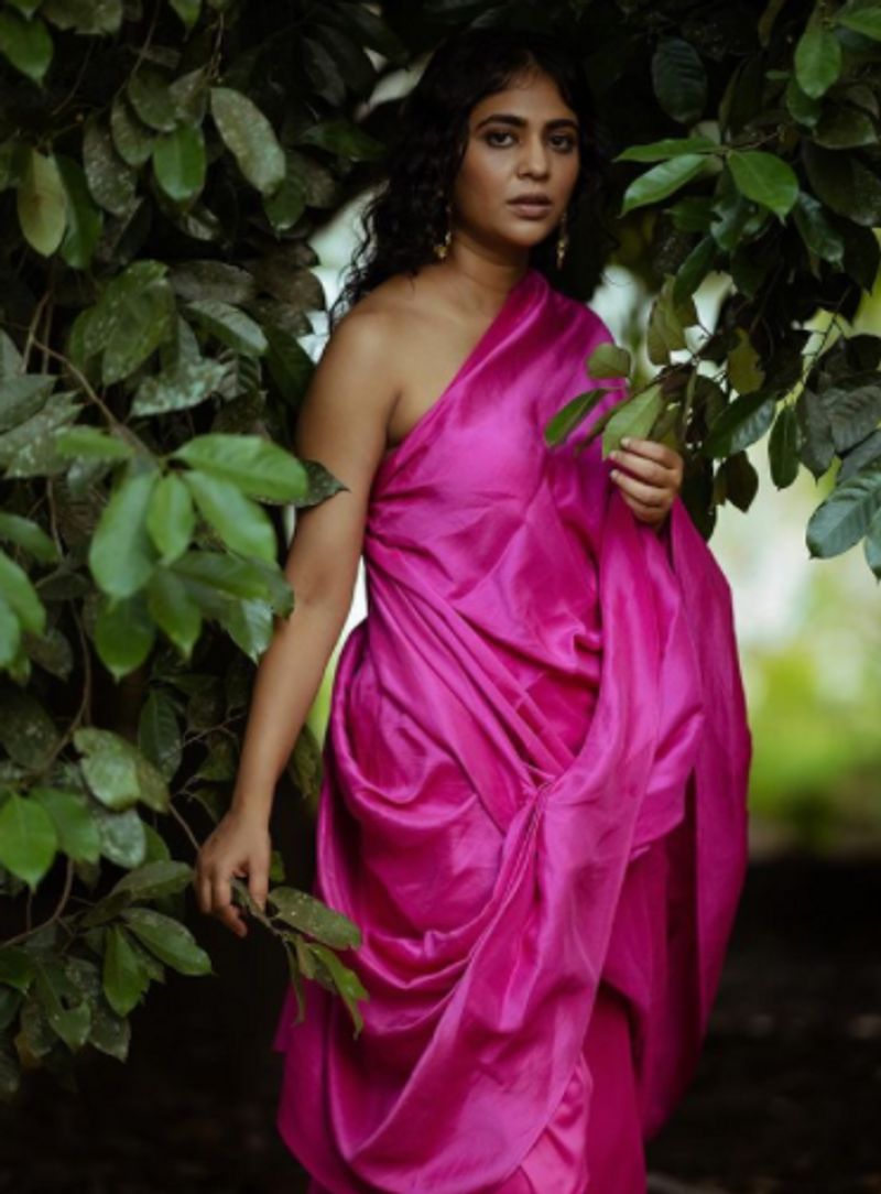 Artist Srinda share her photo