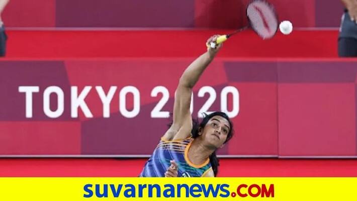 Tokyo 2020 Indian Badminton Star PV Sindhu thrashes Israel Ksenia Polikarpova in first Encounter kvn Tokyo 2020 Indian Badminton Star PV Sindhu thrashes Israel Ksenia Polikarpova in first Encounter kvn
