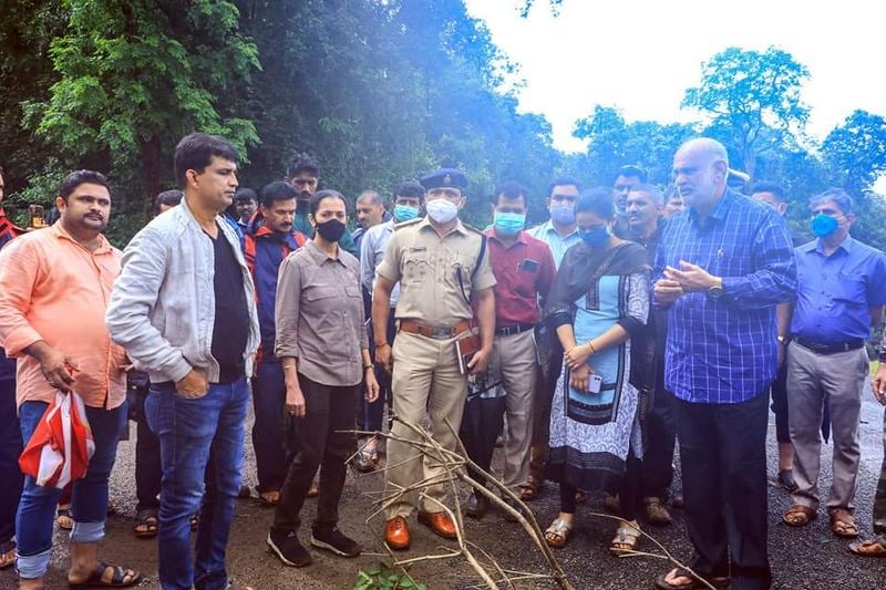 Minister Shivaram Hebbar Visits Flood Affected Area at Yellapur in Uttara Kannada grg