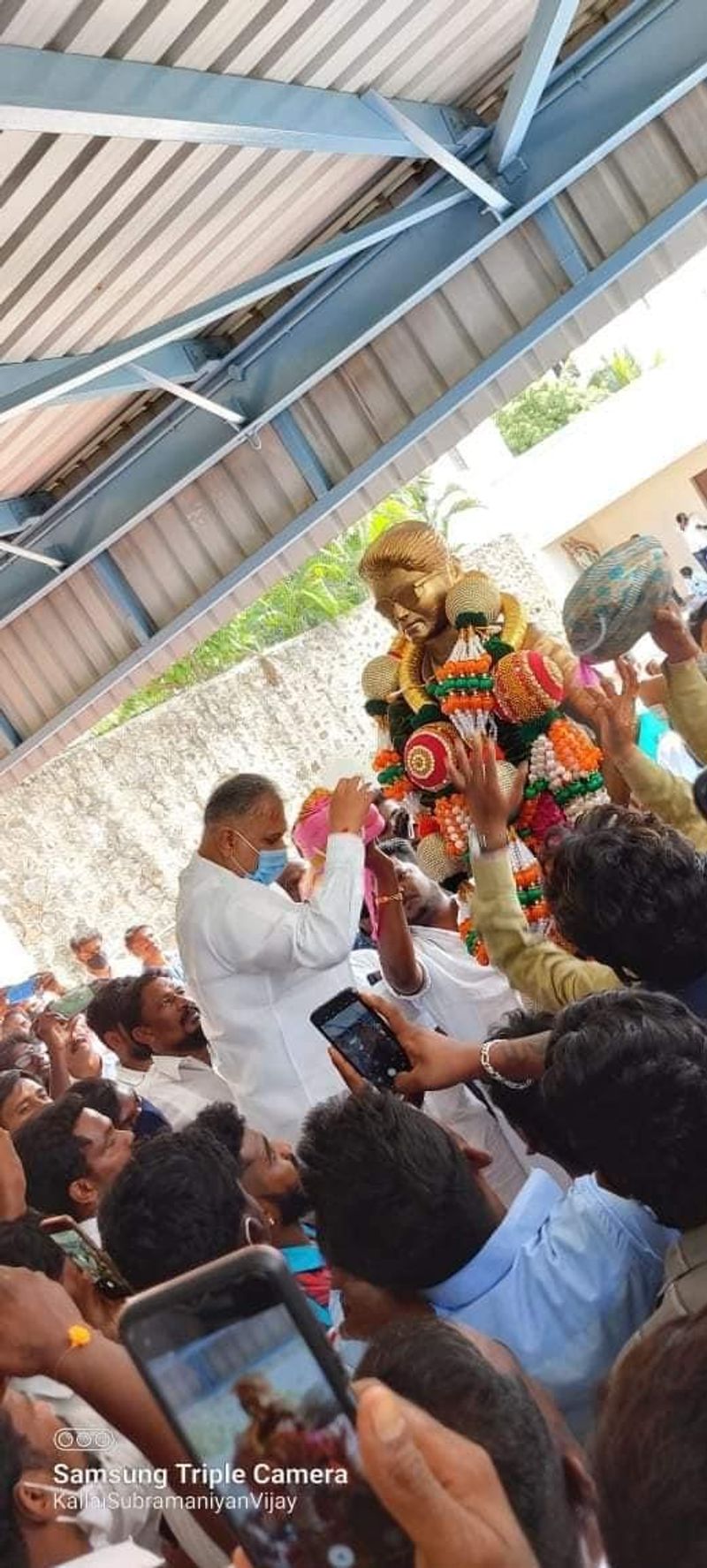 Thalapathy vijay fans made statue at vijay makkal iyyakkam office