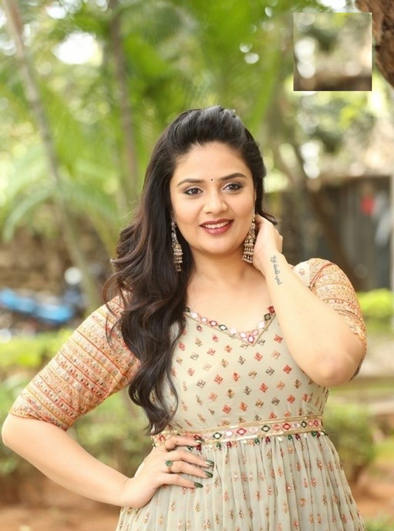 night party song anchor sreemukhi hot mass dance with crazy ancles trending arj