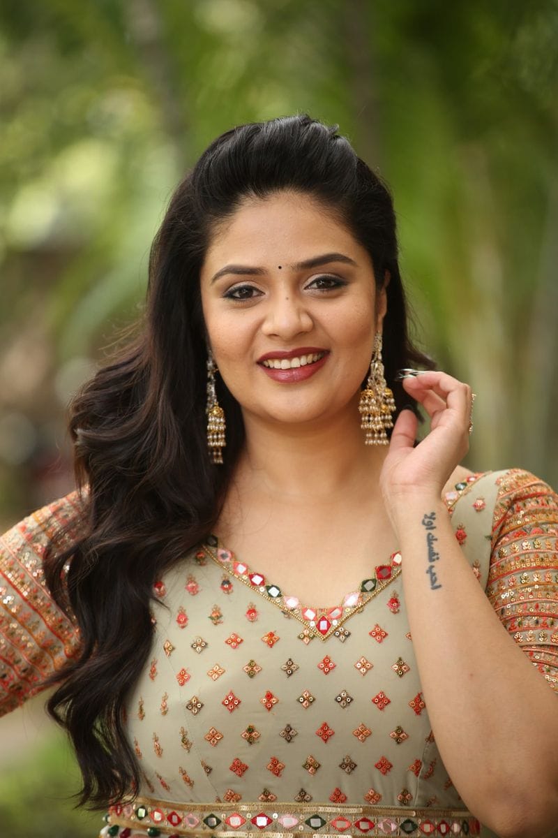 night party song anchor sreemukhi hot mass dance with crazy ancles trending arj