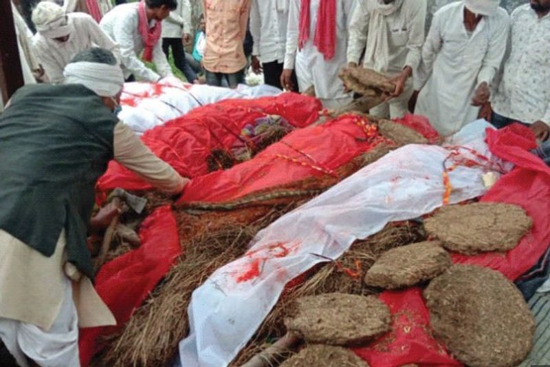 madhya pradesh news 9 people died of the same family died due to lpg cylinder explosion Funeral of together kpr